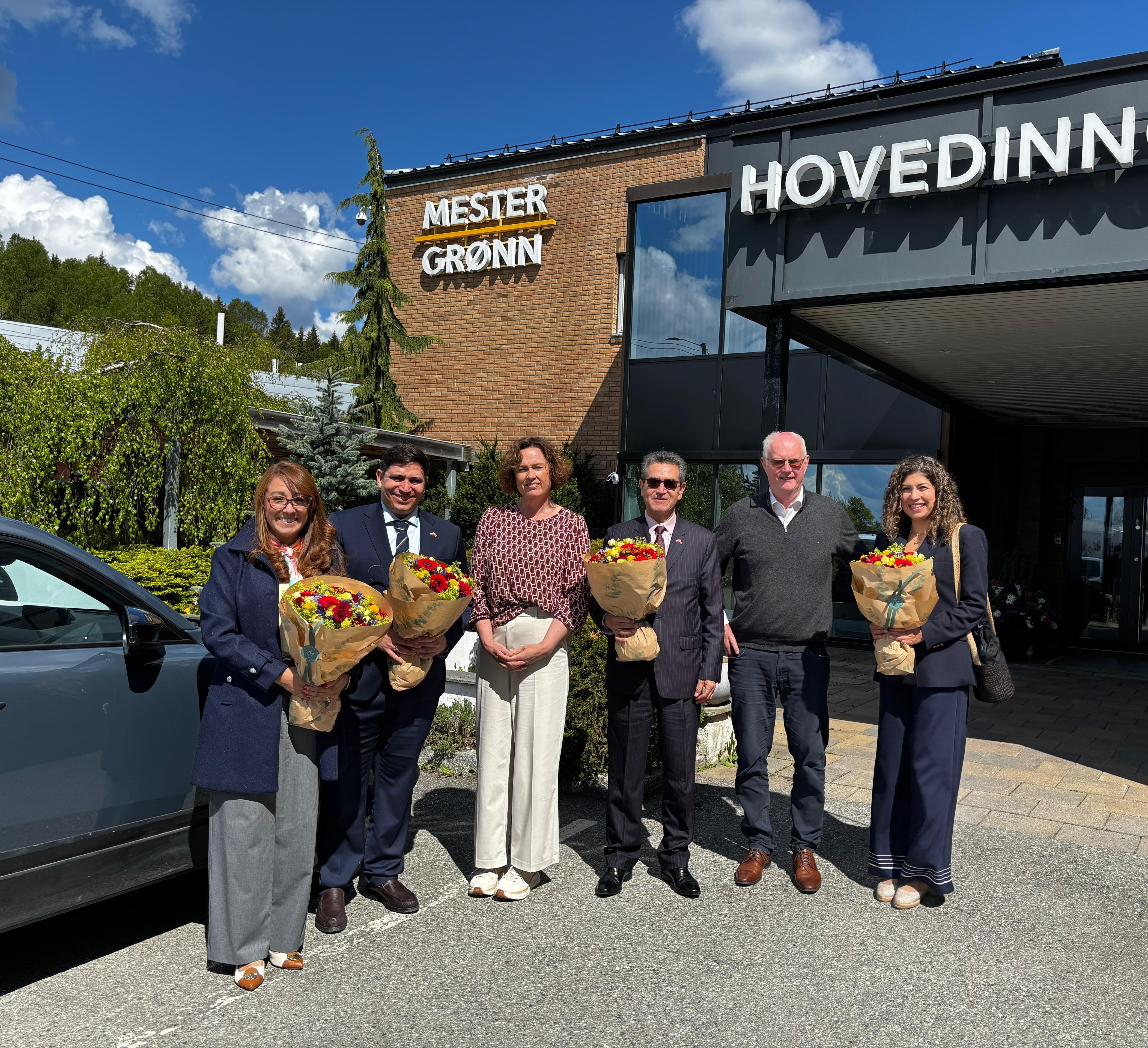 Colombia fortalece diálogo estratégico con Mester Grønn para posicionar su oferta florícola en Noruega