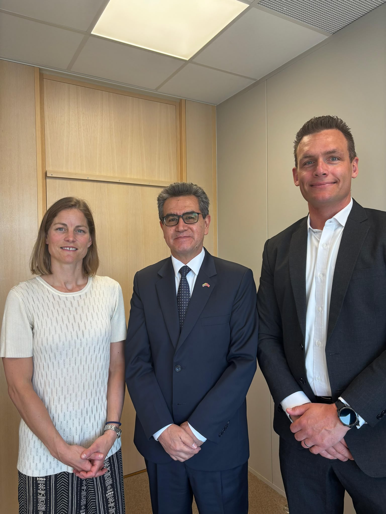 Embajada de Colombia en Noruega fortalece diálogo con Scatec para impulsar inversiones en energías renovables